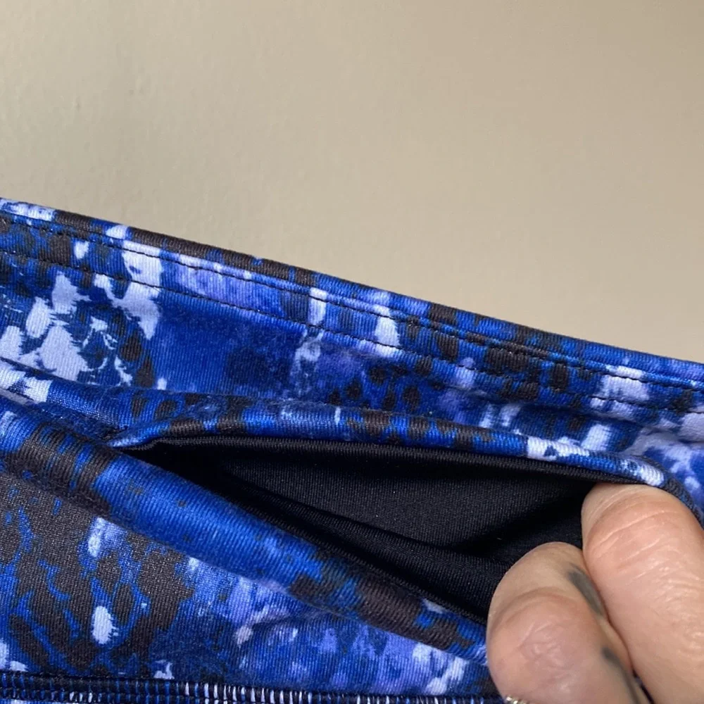 Alo Yoga | Airbrush Leggings in Electric Blue Python Size Large